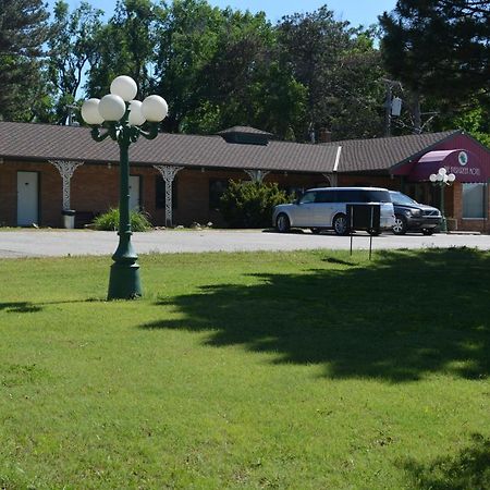 The Evergreen Motel In Kansas Pratt Extérieur photo