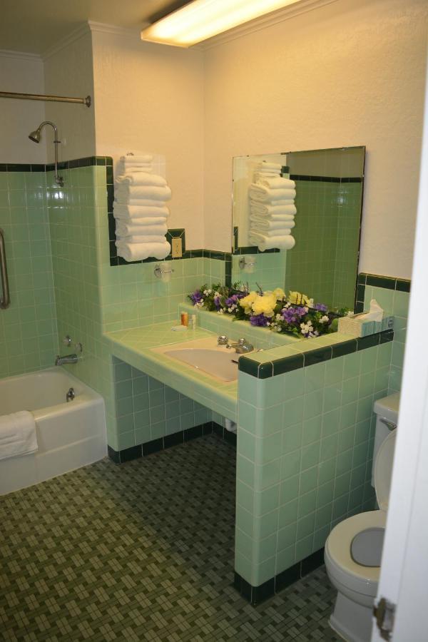 The Evergreen Motel In Kansas Pratt Extérieur photo