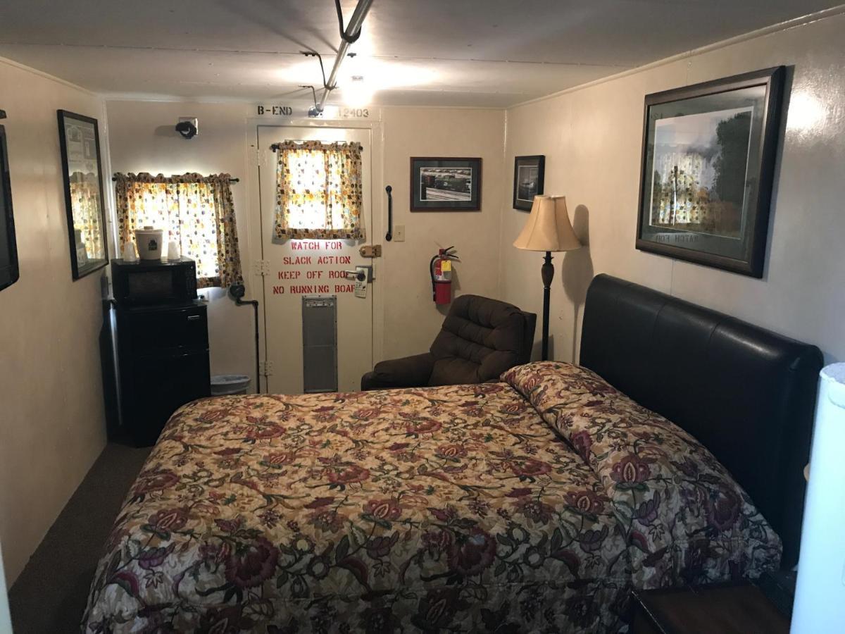 The Evergreen Motel In Kansas Pratt Extérieur photo