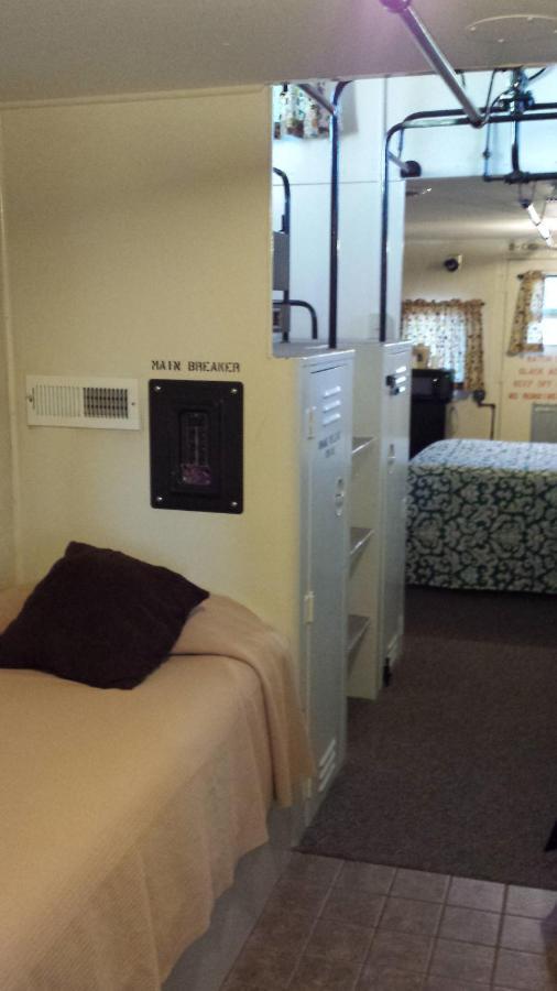 The Evergreen Motel In Kansas Pratt Extérieur photo